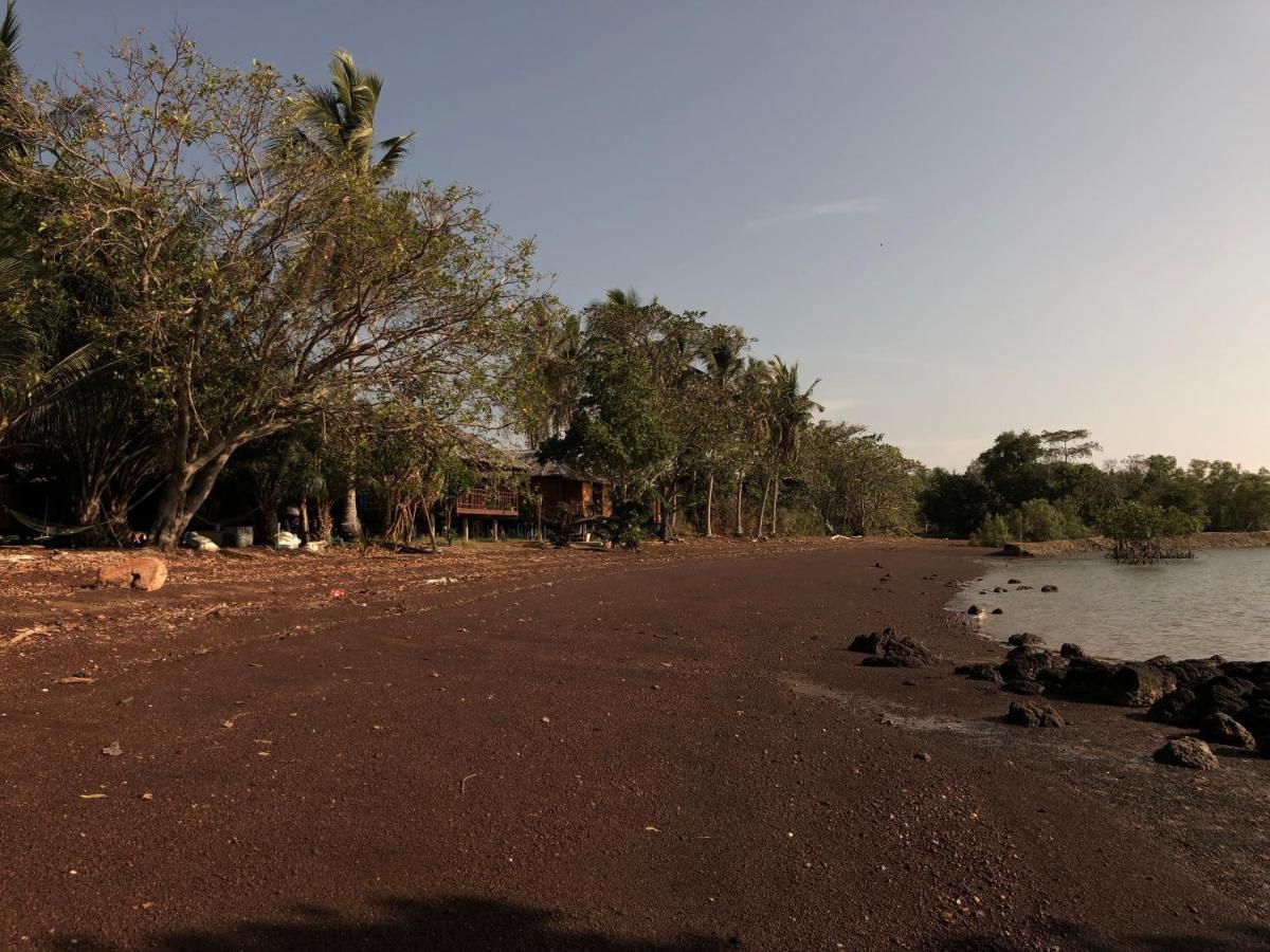 Red Sand Beach Resort Satun Exterior photo